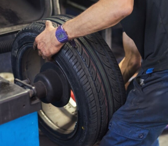 Tired of Struggling? This Double-Assist Arm Combo Makes Tire Work a Breeze!