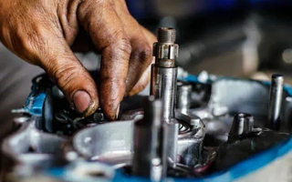 Small Gas Engine Basics: 2-Stroke vs 4-Stroke Engines, Carburetor Function & Troubleshooting Guide