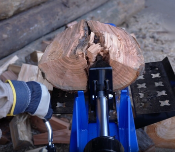 From Kindling to Logs: Find the Perfect Wood Splitter (Axe, Electric, or 35-Ton Gas Beast?)